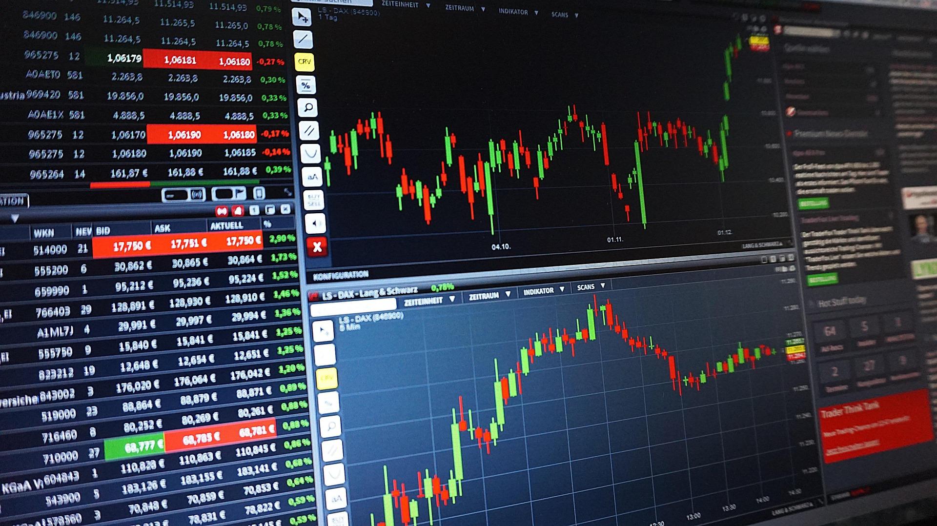 Where the Money Went: FIIs vs Mutual Funds Investment Trends in April