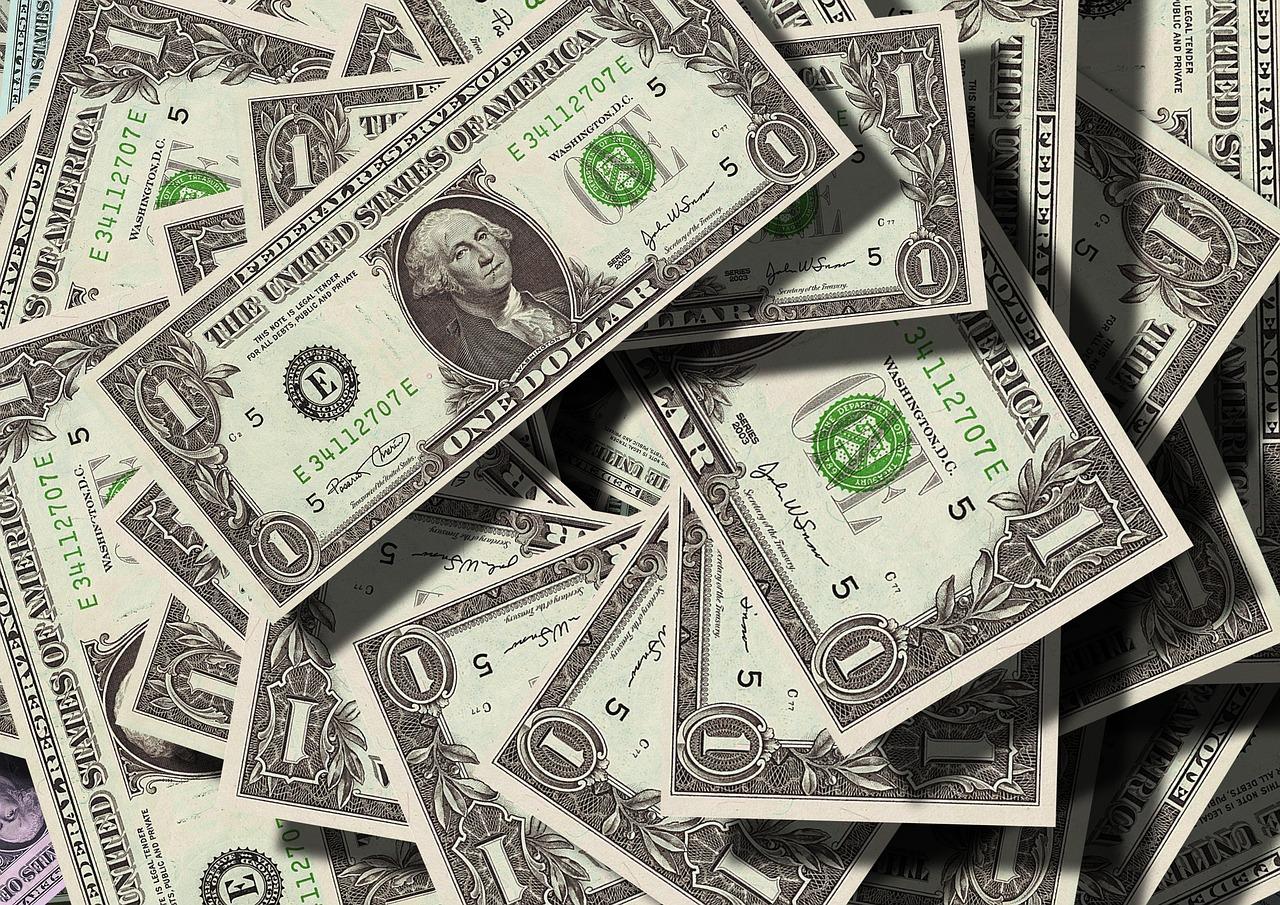 Unusual Market Shift: S&P 500 and Dollar Index Falling Together