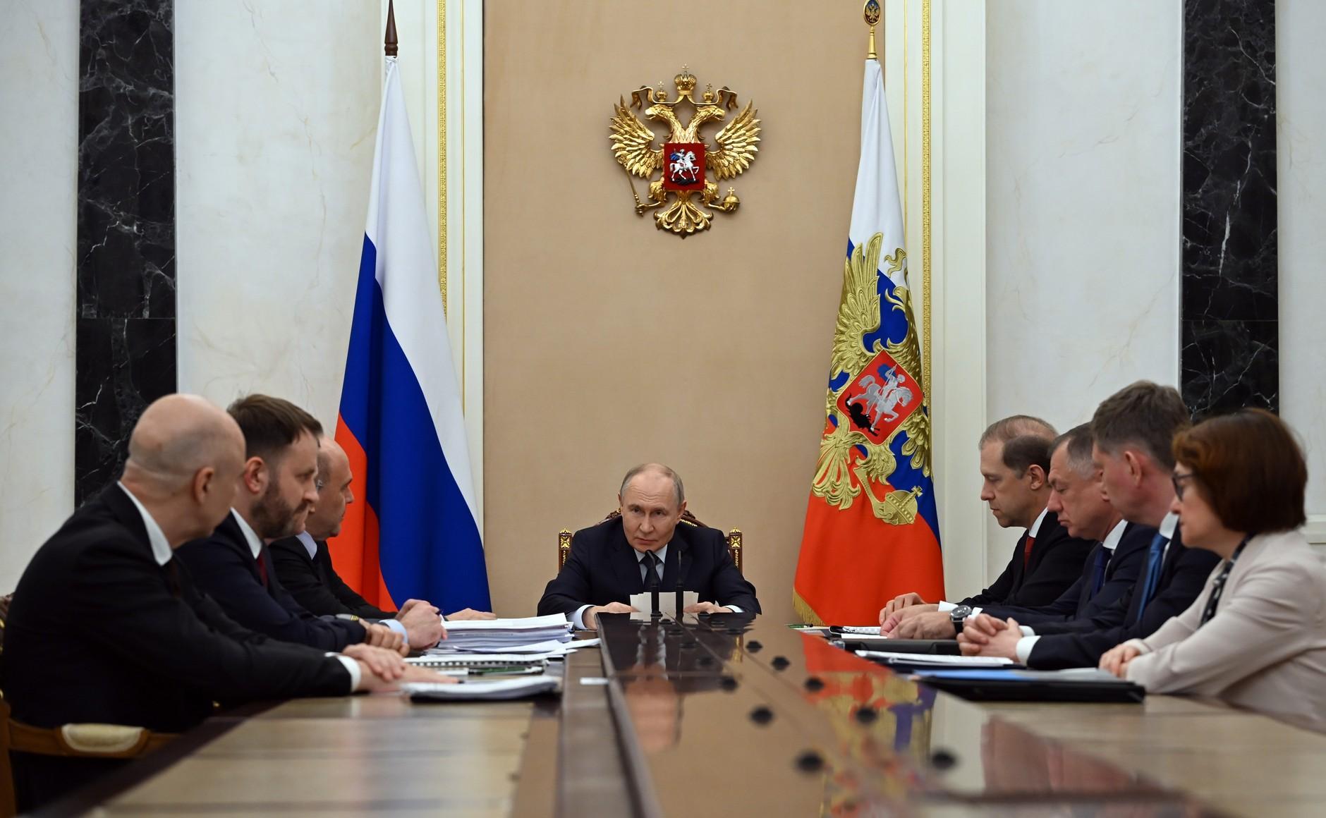 Putin Says Russian Economy Remains Stable Despite External Pressure, Unveils New Regional Support and Growth Measures