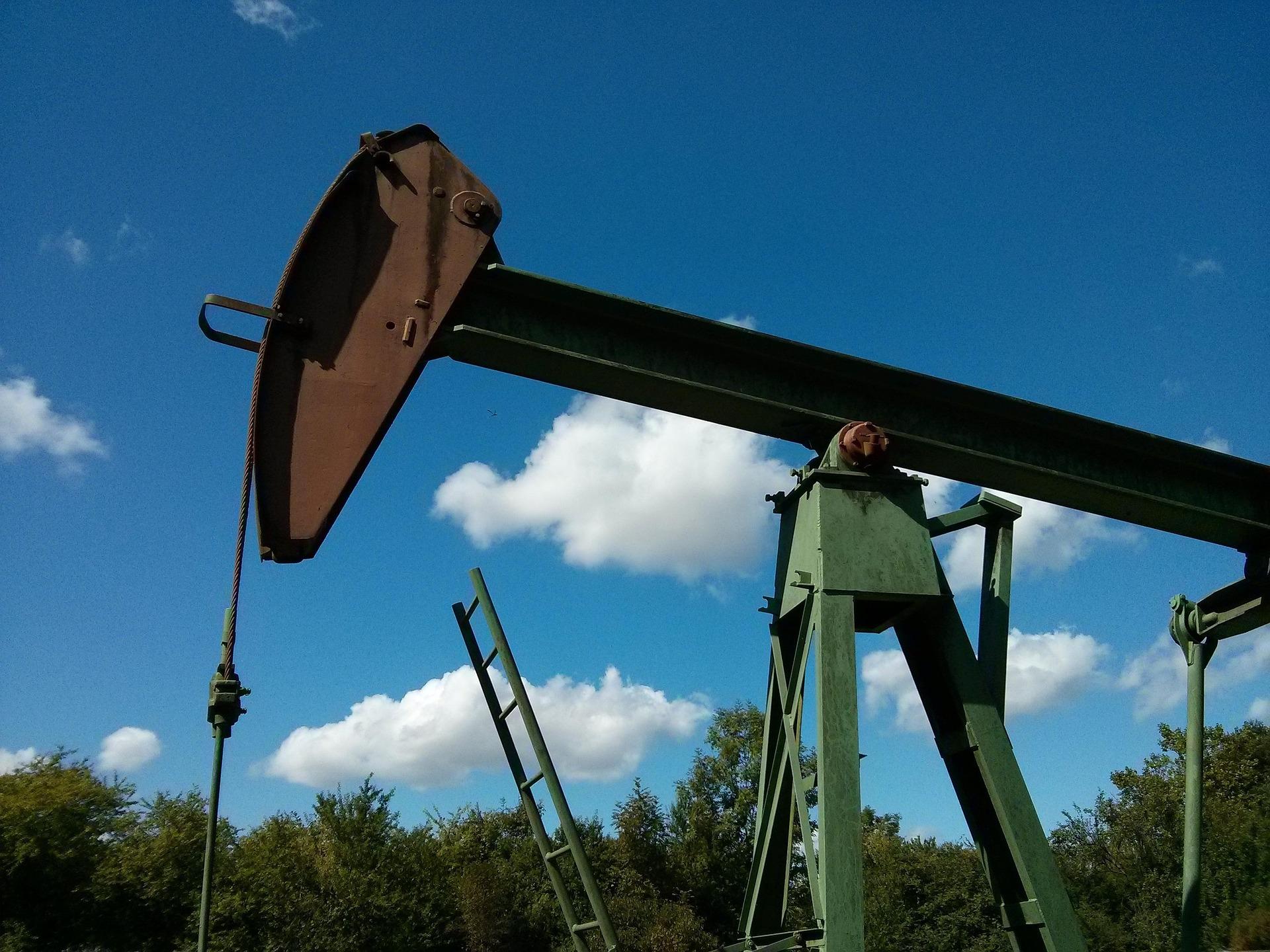 Crude Oil Surge Hits 4-Month Highs: Which Sectors Will Be Hit and Who Gains?