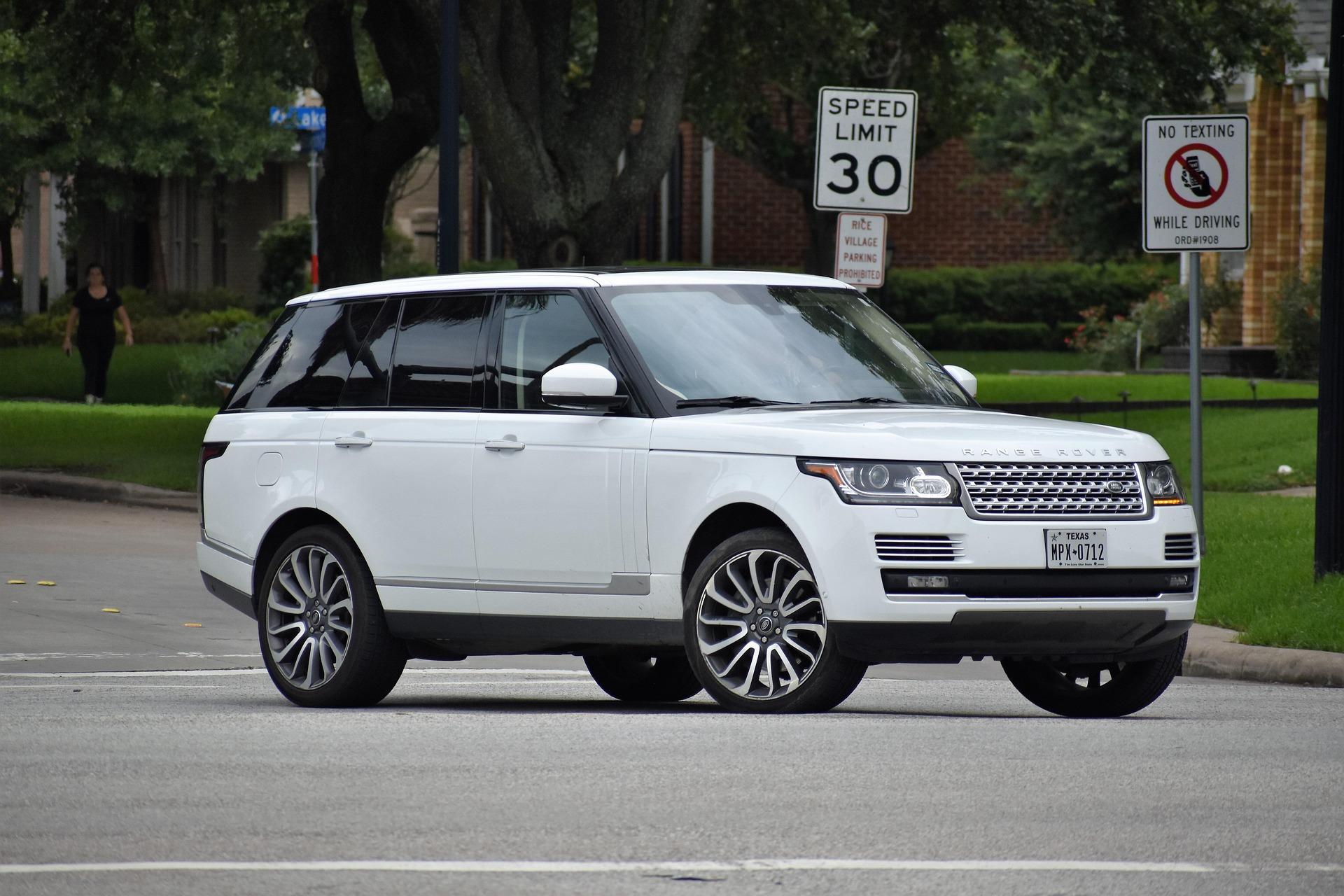 Jaguar Land Rover Halts US Exports Amid Trump’s Tariff Offensive